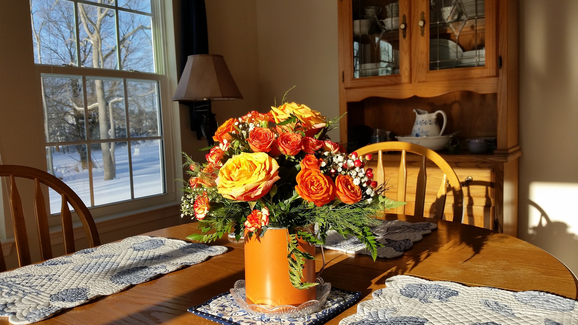 tafel met bloemen