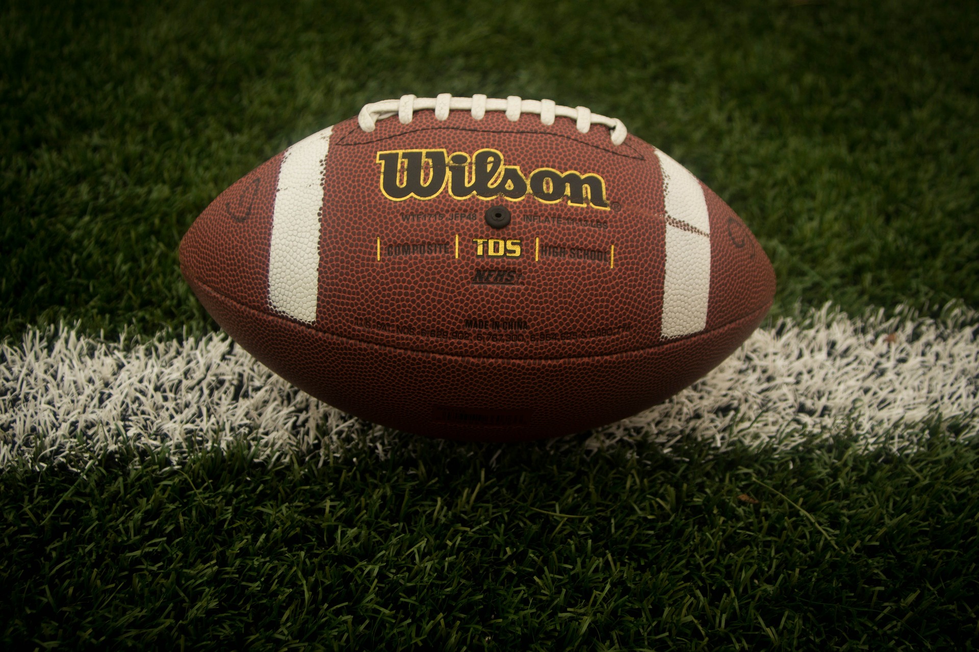 Bij sommige hoornvliesaandoeningen is het hoornvlies gekromd, zoals bij een rugbybal.