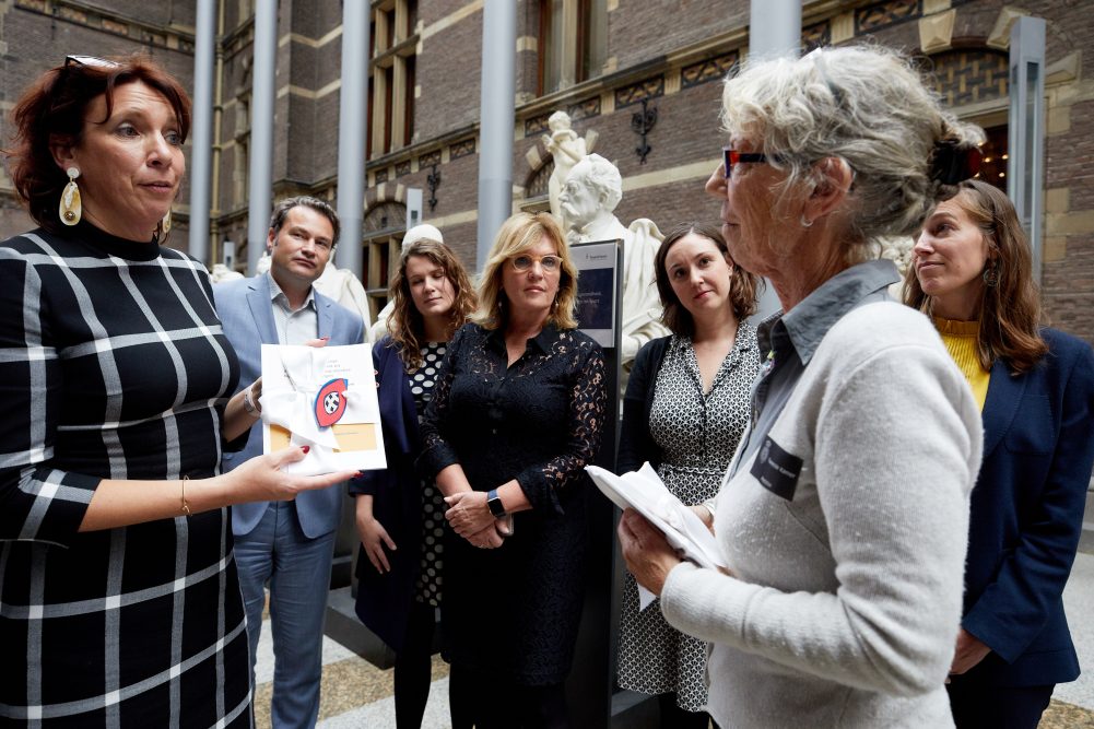 Aanbieden ooginjectierapport aan Vaste Kamercommissie Volksgezondheid, Welzijn en Sport