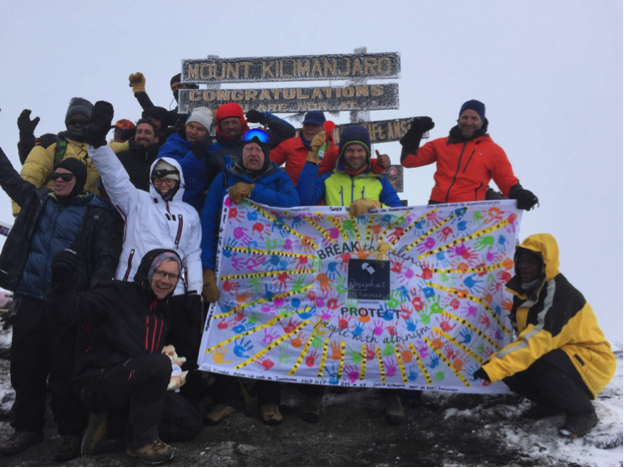 Op de top! Uhuru Peak (Bron: jtfe.org)