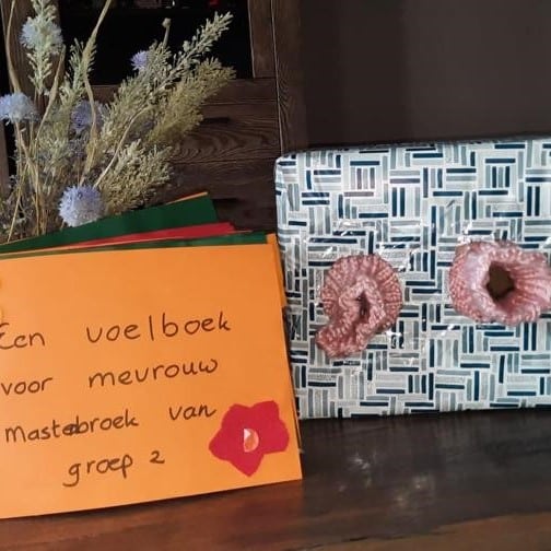 Voeldoos met alle daagse voorwerpen