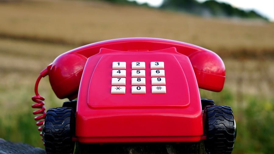 ouderwetse rode telefoon