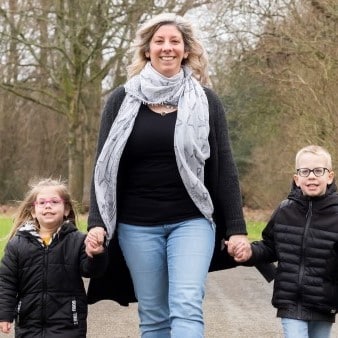 Vrouw met twee kinderen