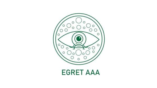 het logo van egret aaa wat lijkt op een oog in een cel
