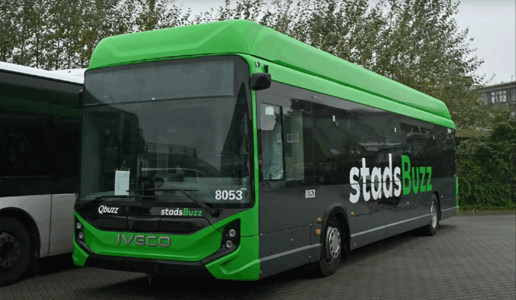 een stadsbuzz van vervoerder Qbuzz