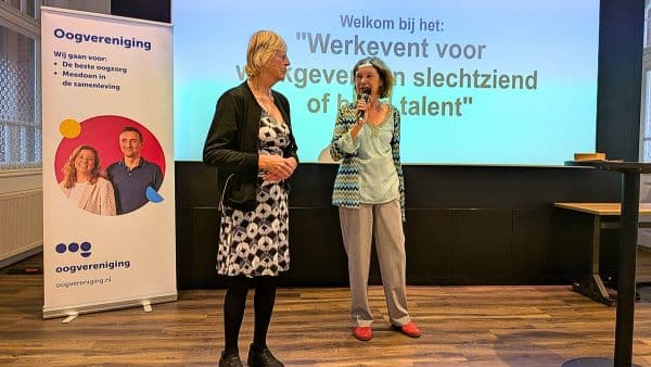 Twee sprekers op het podium tijdens het Werkevent in Amersfoort